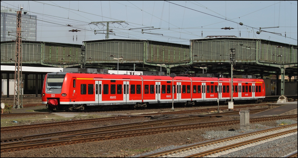 425 066 mit RB 33 nach Aachen Hbf am 09.04.11 im Duisburger Hauptbahnhof