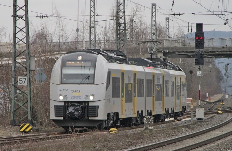 460 509 von Trans Regio musste in Sinzig auf Gleis 3 einfahren, um einem IC durch Gleis 2 die berholung zu ermglichen. (13.03.10)