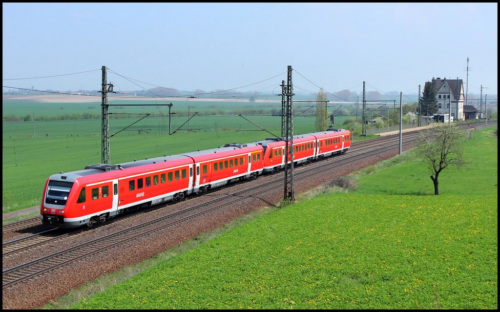 612 017 und ein weiterer 612 unterwegs Richtung Gotha am 05.05.13 in Seebergen