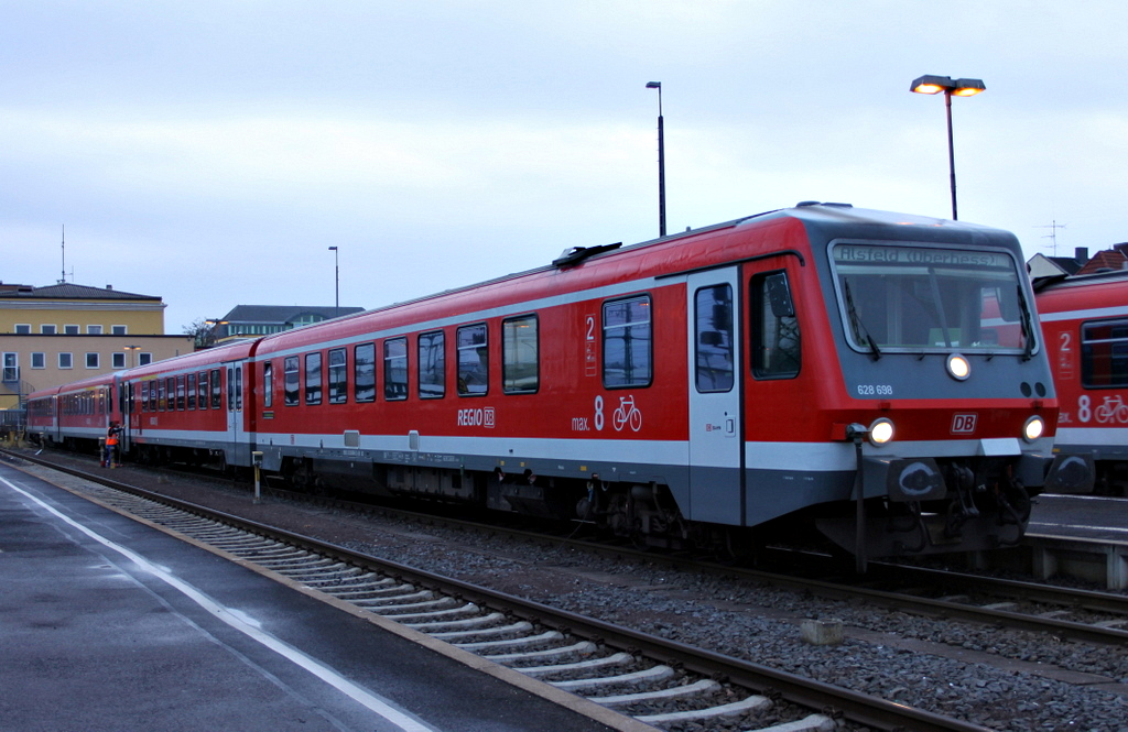 628 698 und ein weiterer 628er am 01.12.11 in Fulda. In 10 Tagen drfen wir dann den Lint41 bei der Arbeit auf der Strecke zusehen!