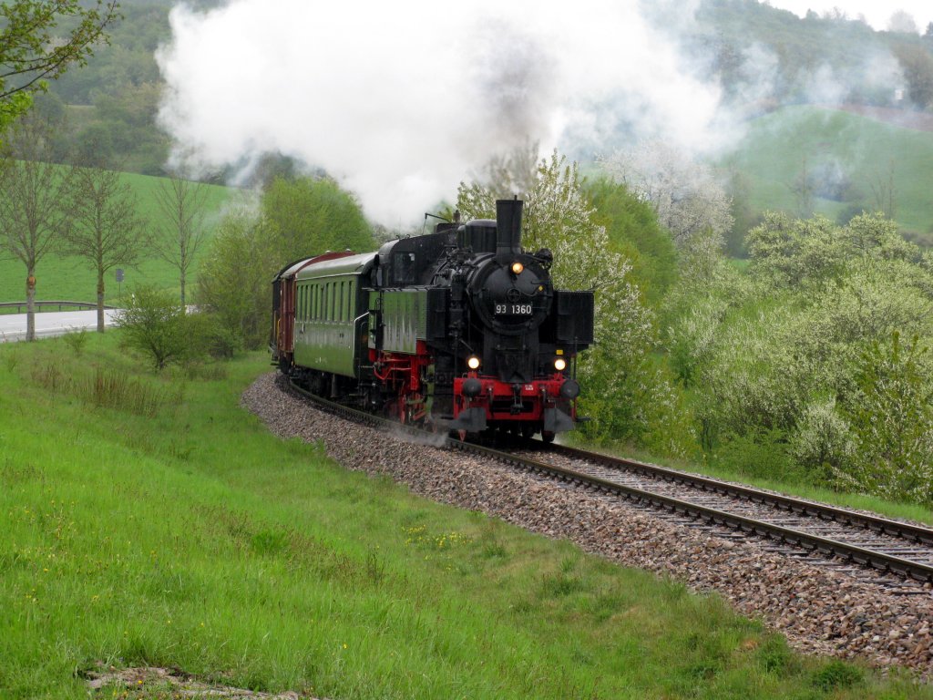 93 1360 beim Einsatz auf der Wutachtalbahn als Fotogterzug zur Saisonerffnung 2010 am 01. Mai 2010