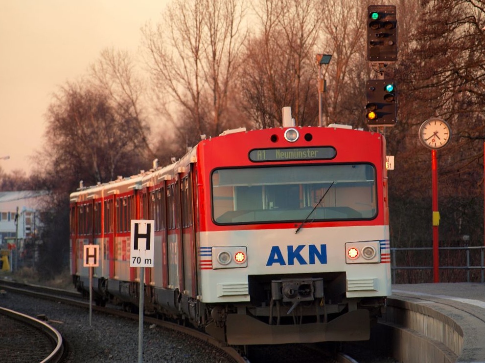 Aus dem Bahnhof Kaltenkirchen Sd fuhren am 28.1 2. AKN VTA's in Richtung Kaltenkirchen.