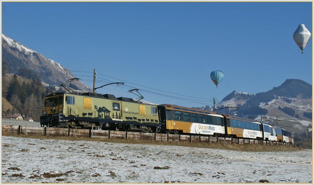 Bald ist es wieder soweit: Ende Januar findet die traditionsreiche Heiluftballonwoche in Chteau d'Oex statt. Die MOB Schokoladen Lok bei Chteau d'Oex am 23. Jan. 2011.