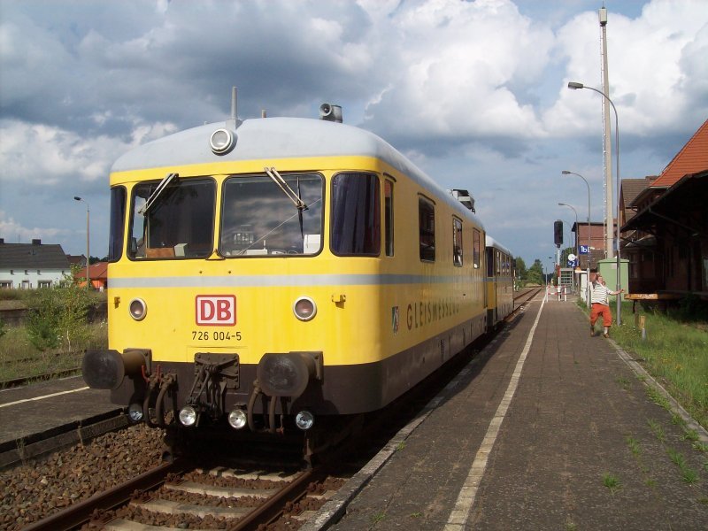 Bautriebwagen 726 004-5 machte am 11.08.2008 Gleismessungen auf der Strecke zwischen Pasewalk und Ueckermnde. Hier ist der Triebwagen im Bahnhof Torgelow
