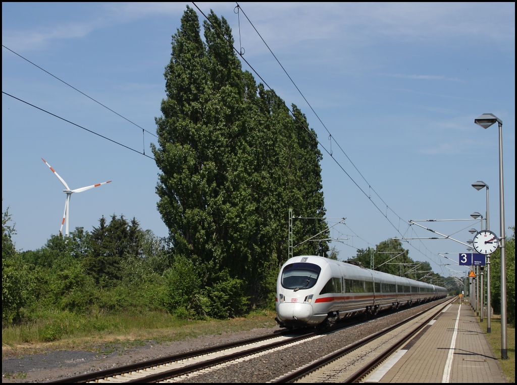 Beim Warten auf die Eurobahn in Richtung Hamm durchfuhr ein 411er Doppel die Haltestelle von Nordbgge. (04.06.11) Ich wei aber immernoch nicht so recht, ob ich zum richtigen Zeitpunkt ausgelst hab...