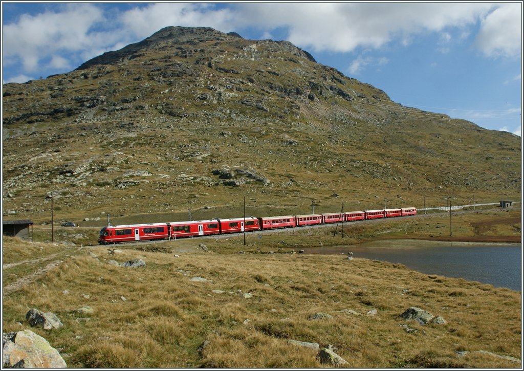 Bernina Express kurz vor Lagalb. 
10.09.2011