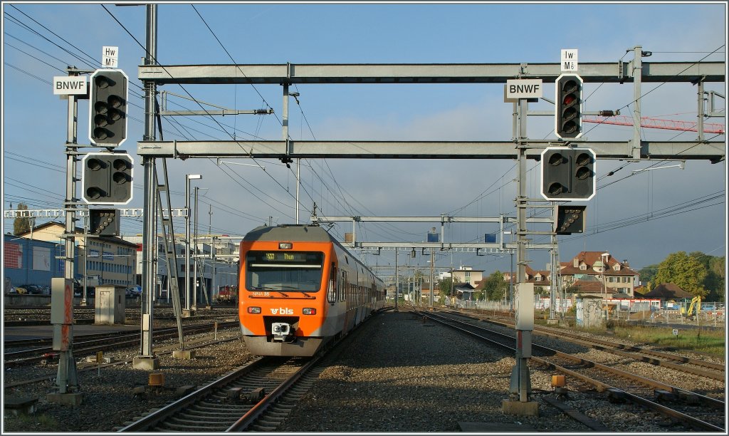 bls NINA als S44 auf dem Weg nach Thun verlsst Bern Wankdorf.
5. Okt. 2012