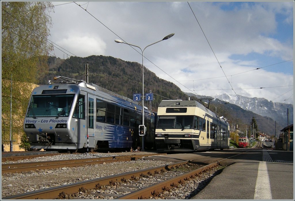 CEV GTW und Train des Etoiles in Blonay. 
20.04.2012 