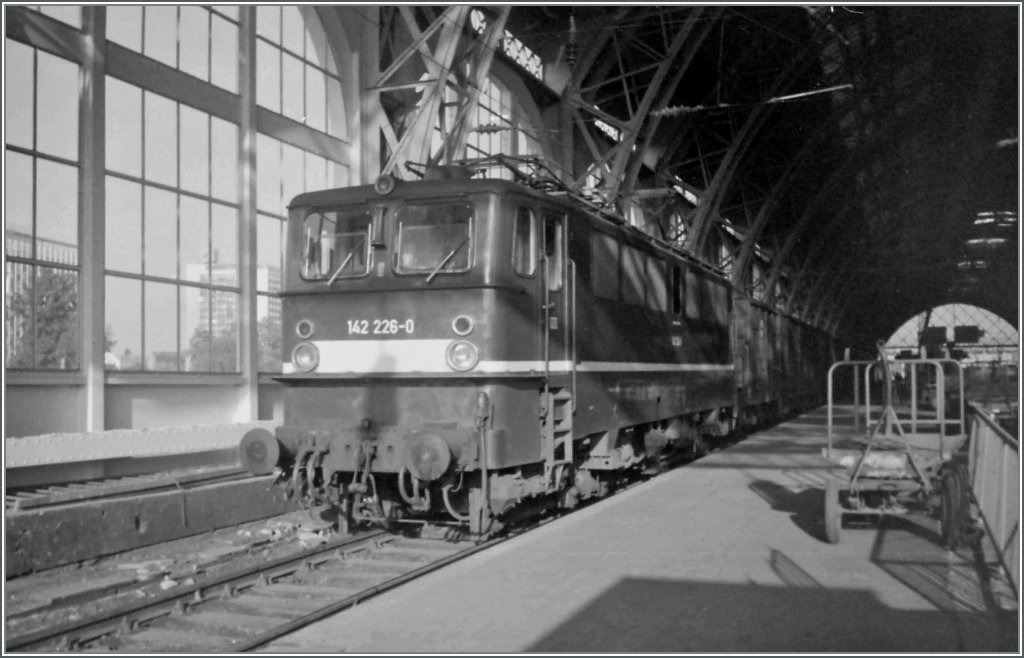 DB 142 226-0 in Dresden. 
19. Mai 1992