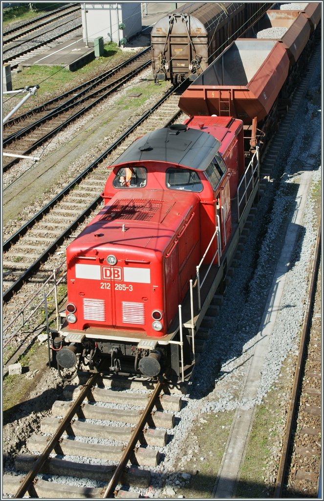 DB 212 265-3 im Bauzugsdienst in Konstanz am 6. April 2011.
