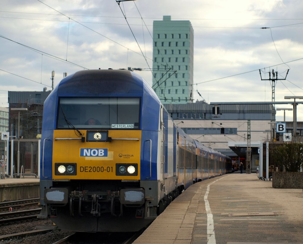 DE 2000-01 fuhr mit der NOB nach Westerland/Sylt aus dem Bahnhof Hamburg-Altona am 19.3.