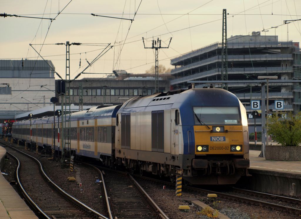 DE 2000-02 fuhr mit der NOB nach Heide am 29.10 aus dem Bahnhof Hamburg-Altona.