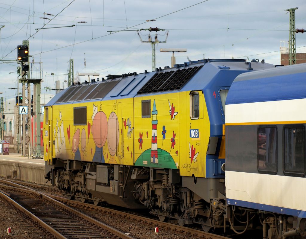 DE 2700-03 rollte mit der NOB in den Bahnhof Hamburg-Altona.