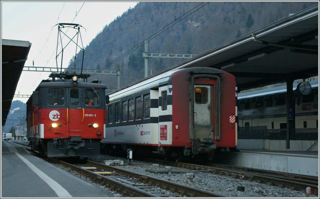 De 4/4 110 021-3 in Interlaken Ost am 5. Feb. 2011.