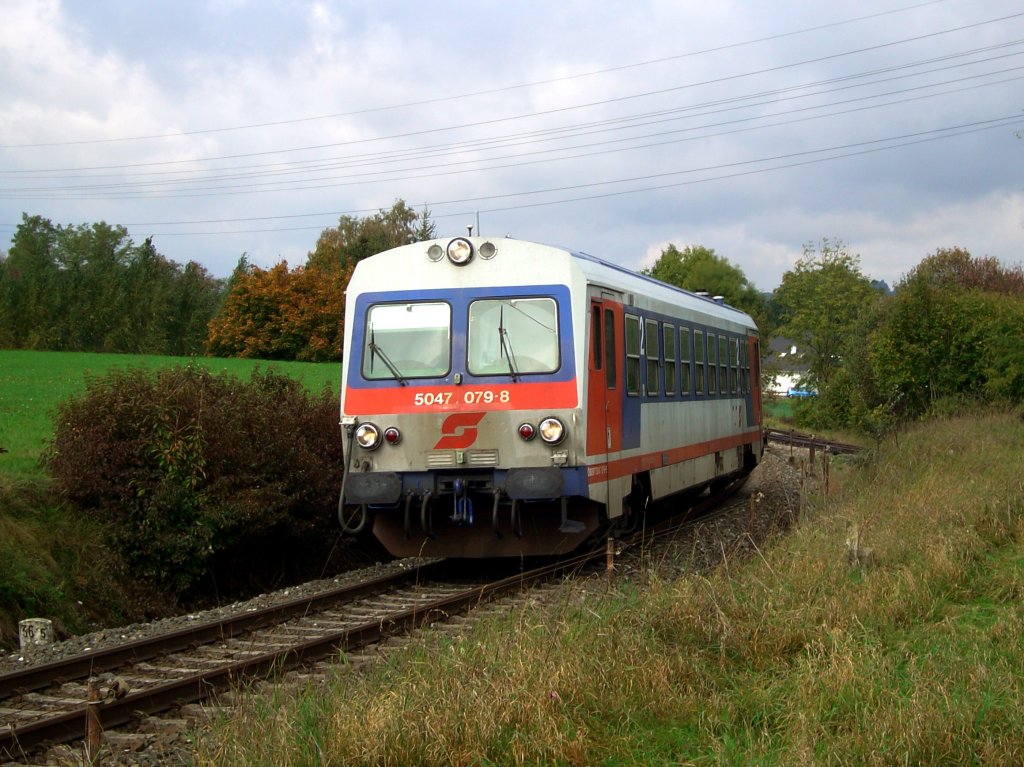 Der 5047 079 am 04.10.2008 als R nach Steindorf am Abzweig Mining. 
