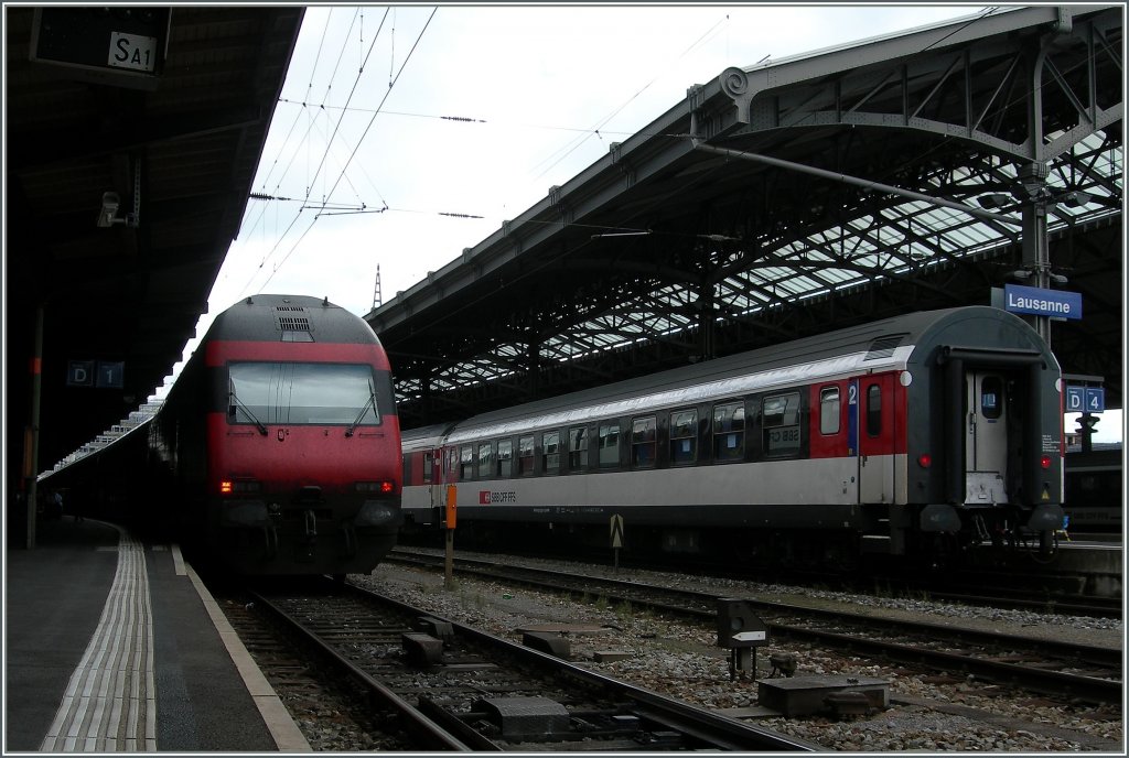Der erste und wohl einzigste Bpm51 in  SBB Fernverkehrslackierung . 
Lausanne, den 2. Sept. 2012