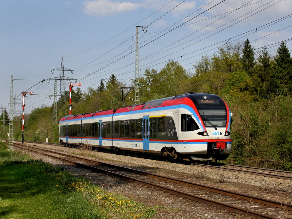 Der ET 131 als S3 nach Bad Reichenhall am 22.04.2011 bei der Einfahrt in Piding. 
