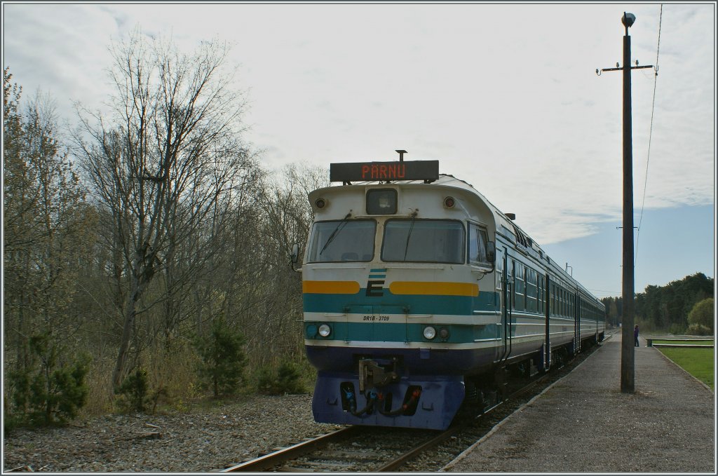 Der Morgenzug 0231 aus Tallinn hat das Ziel seiner Faht erreicht: Prnu.
3. Mai 2012