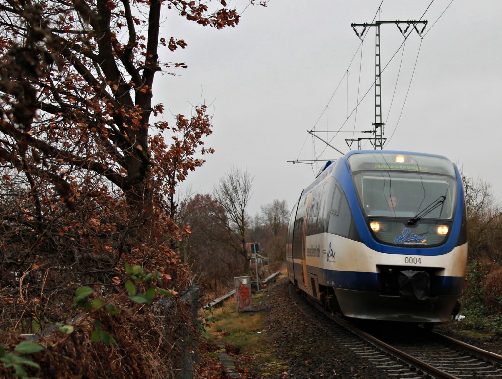 Der OLA VT 0004 bei Einfahrt in Neubrandenburg am 26.12.2011.