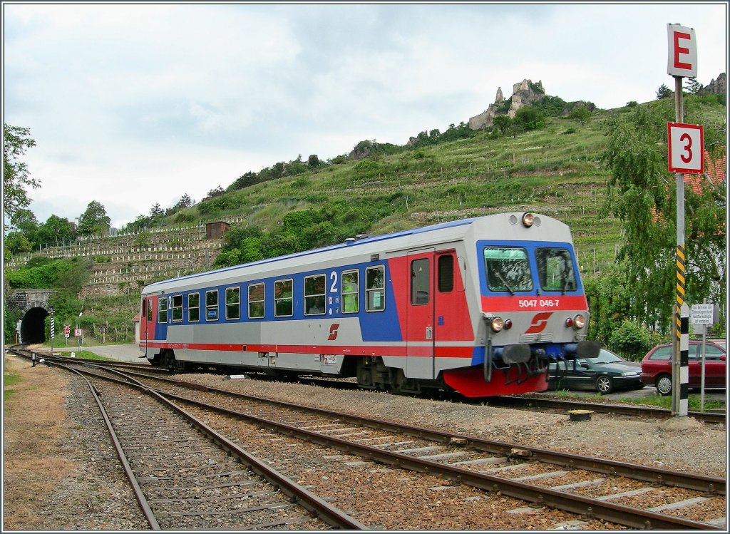 Der Regionalzug nach Krems erreicht Drrstein. 
18. Mai 2008
