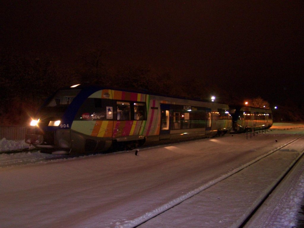 Der X 73904 im Bahnhof Diemeringen am 20/12/10.