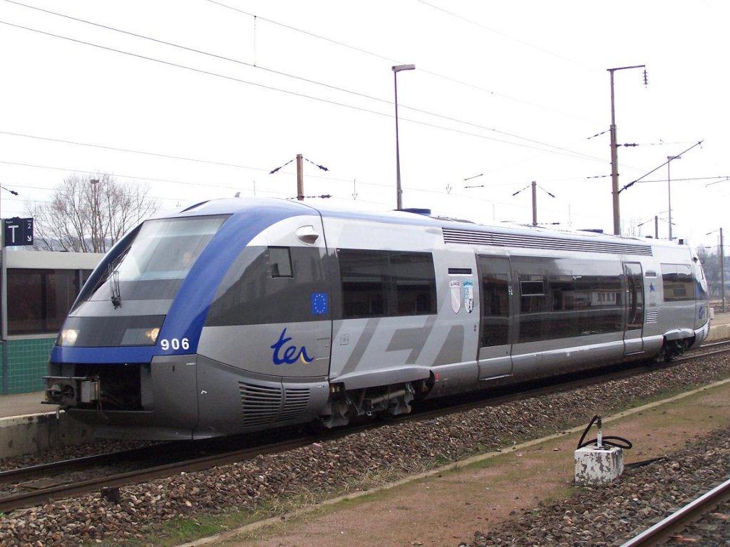 Der X 73906 in Forbach am 21/02/2007.