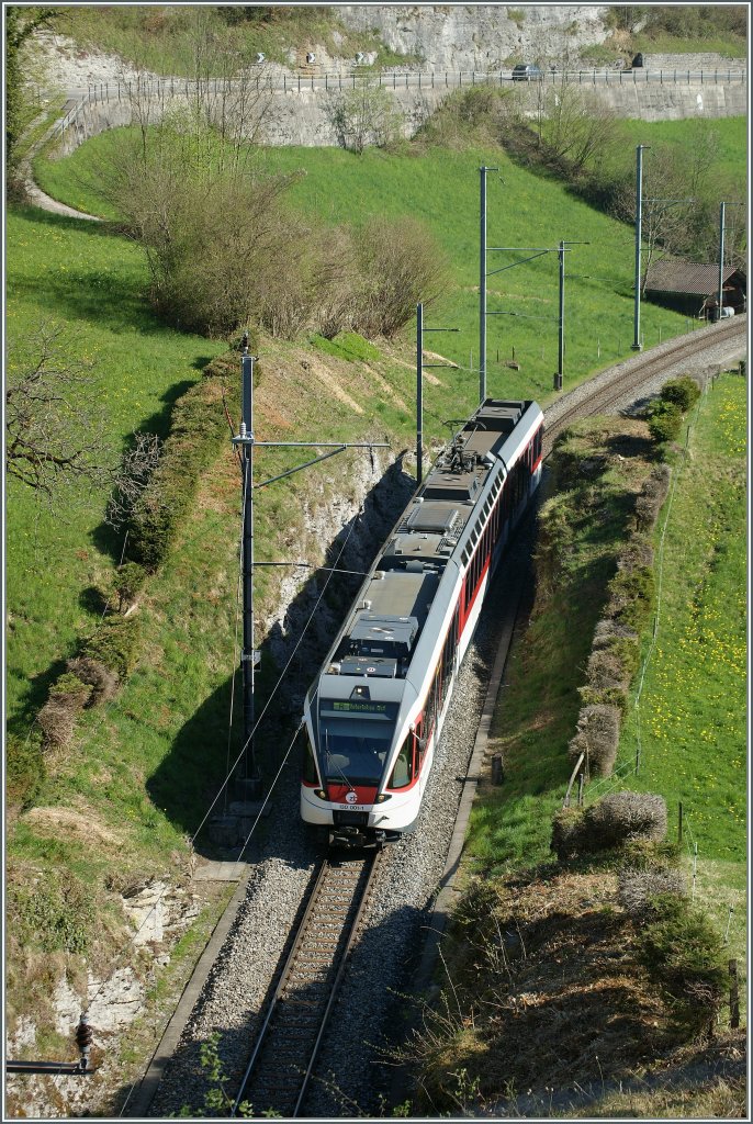 Der Zentralbahn 130 001-1 als Regionalzug nach Interlaken Ost kurz nach Niederried.
9. April 2011