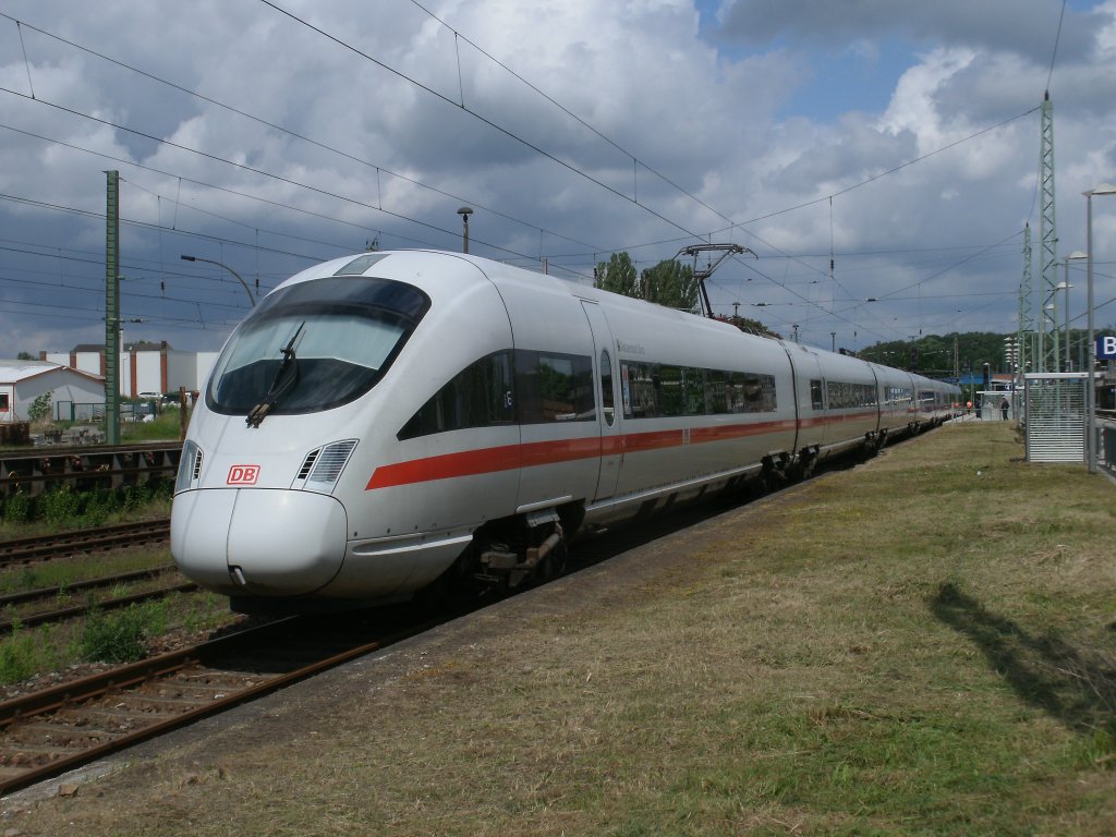 Der zweite ICE der nach einem Rgener Ortsnamen benannt wurde stand,am 17.Juni 2011,in Bergen/Rgen.Im Beisein von Bahnchef Grube und der Bundeskanzlerin wurde der ICE 411 063/563 in Binz auf dem Namen  Ostseebad Binz getauft.