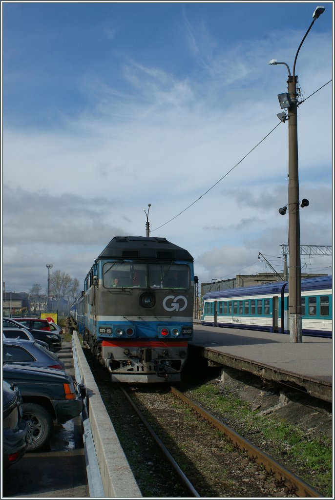 ...derweil bleibt die Zuglok am Zug.
7. Mai 2012 