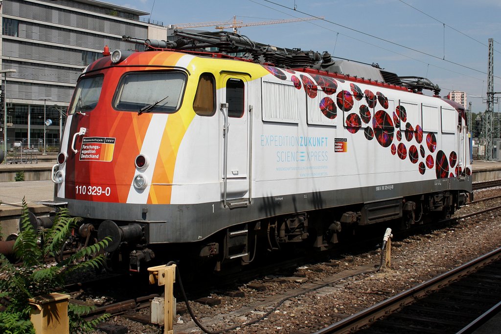 Die 110 329 am 01.08.2009 im Stuttgarter Hbf. 
