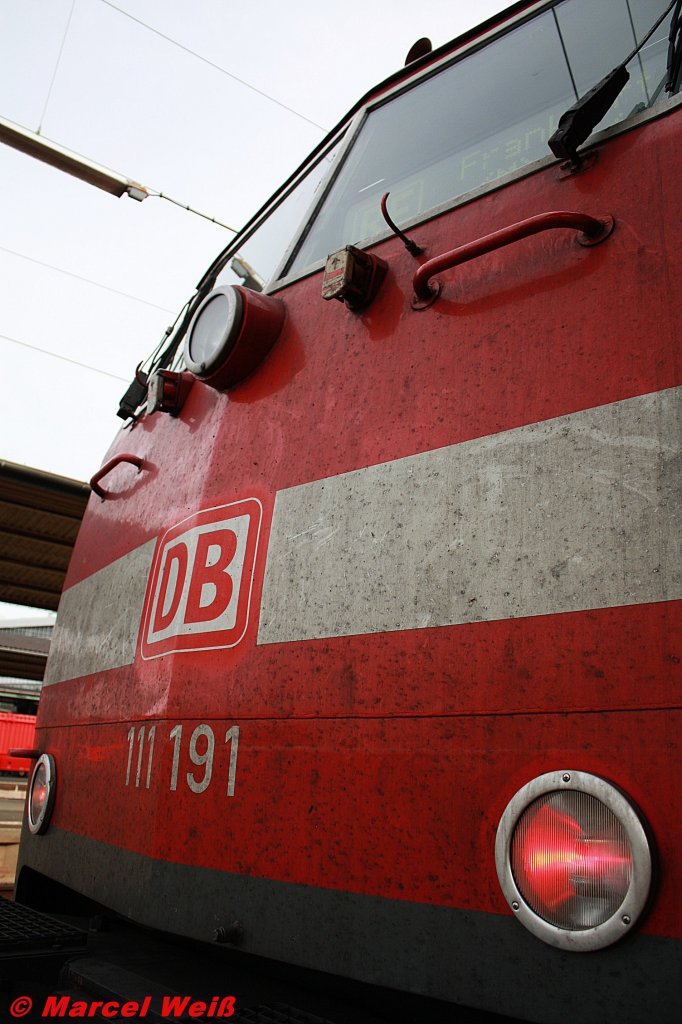 Die 111 191 im Kassler Hbf mit dem DOSTO nach Frankfurt