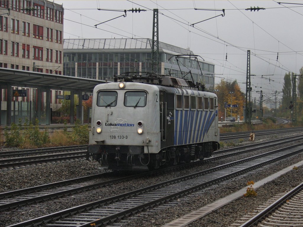 Die 139 133 am 17.10.2010 bei der Durchfahrt am Heimeranplatz. (Mnchen)
