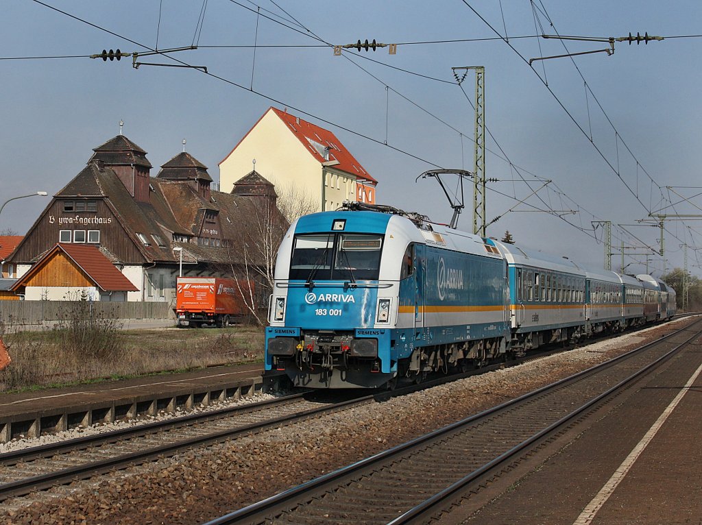 Die 183 001 am 02.04.2010 mit dem ALEX nach Mnchen bei der Durchfahrt in Obertraubling. 
