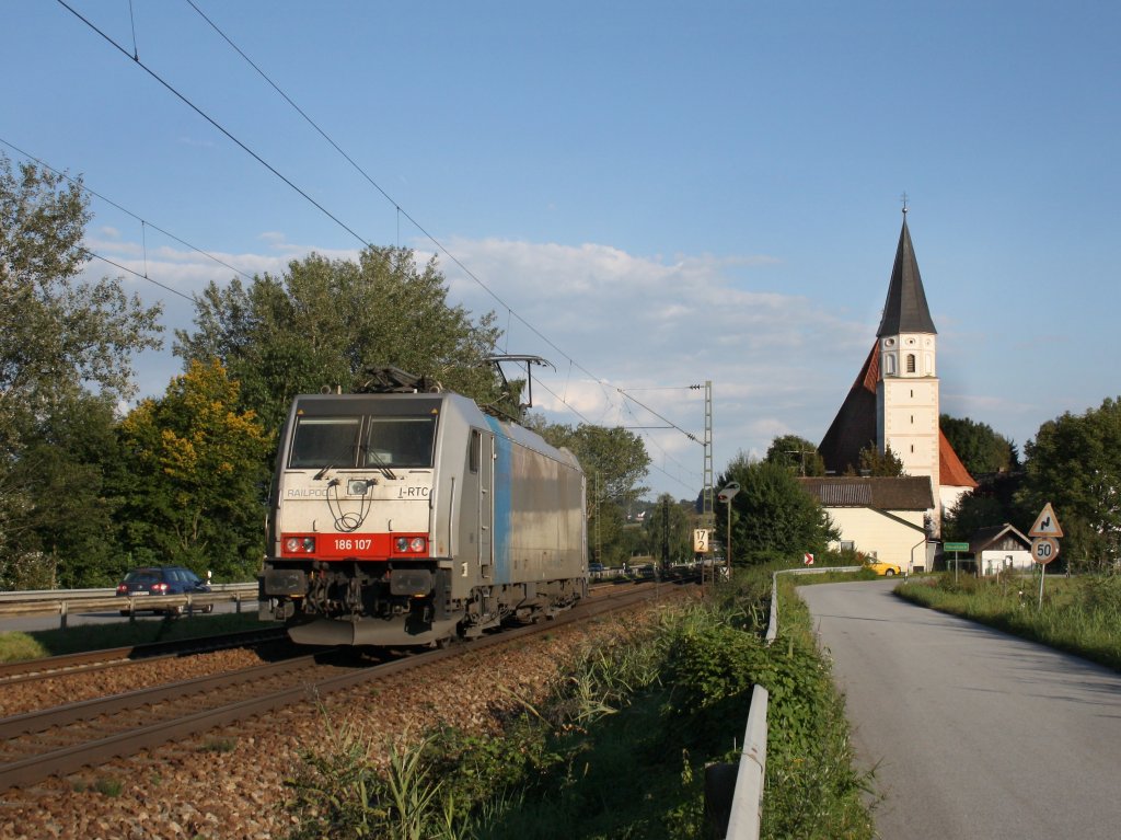 Die 186 107 am 11.09.2010 unterwegs bei Hausbach. 
