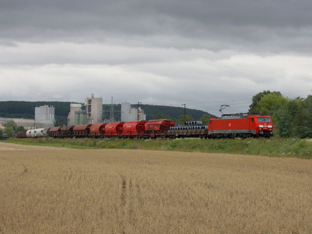 Die 189 004 am 30.07.2011 mit einem Gterzug unterwegs bei Karlstadt. 
