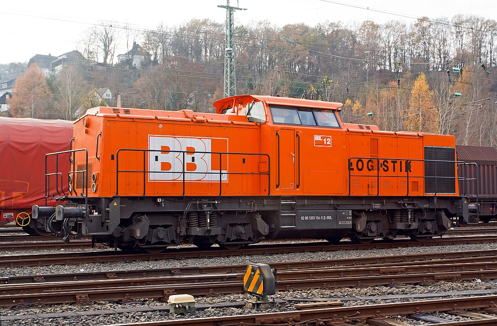 Die 203 156-5 (ex DR 110 496-7, 112 496-5 und DB 202 496-6) Lok Nr. 12 der BBL Logistik, abgestell am 20.11.2011 in Betzdorf/Sieg. Die V100.1 wurde 1972 unter der Fabrik-Nr. 13535 bei LEW gebaut.