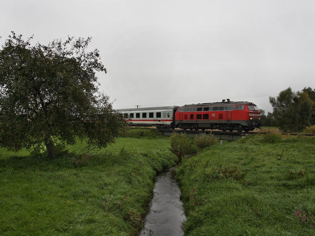 Die 218 440 am 25.09.2010 mit dem IC Rottalerland unterwegs bei Bad Birnbach. 
