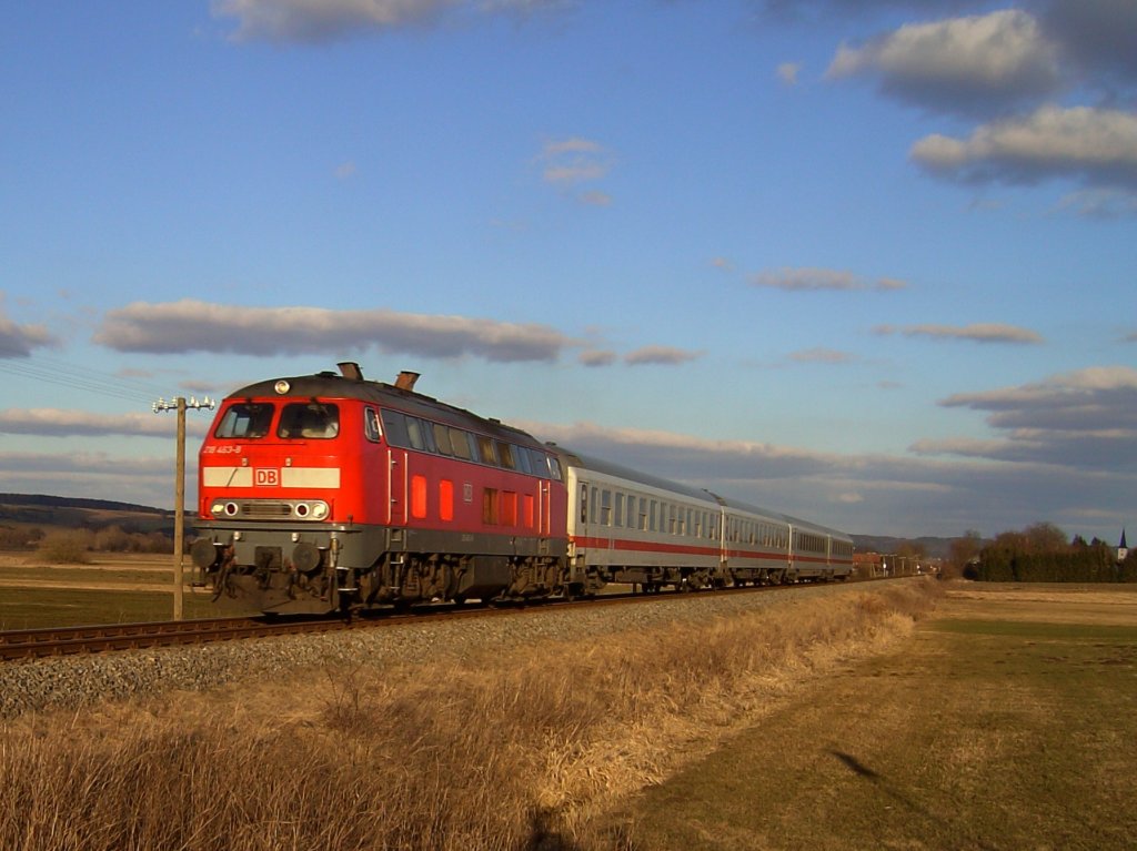 Die 218 453 mit dem IC Rottalerland am 16.02.2008 bei Anzenkirchen auf der Rottalbahn. 
