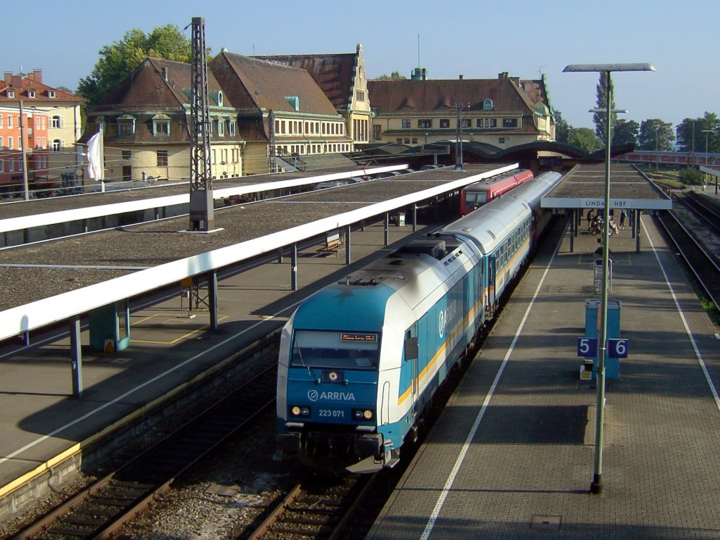 Die 223 071 mit dem ALEX nach Mnchen Steht Abfahrbereit am 30.08.2008 in Lindau Hbf (Bahnbilder Treffen)
