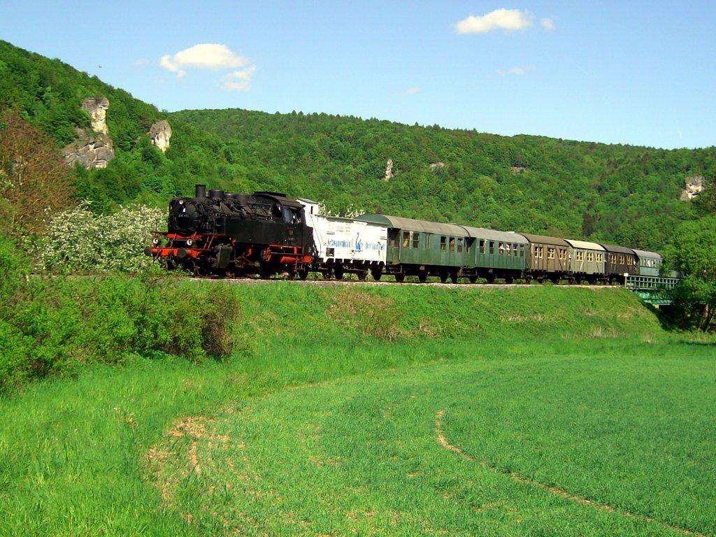 Die 64 491 am 11.05.2008 an der Neideck Brcke auf der Strecke Ebermannstadt-Beringensmhle.
