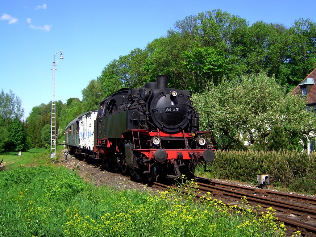 Die 64 491 der DFS am 11.05.2008 bei der Einfahrt in Ebermannstadt. 
