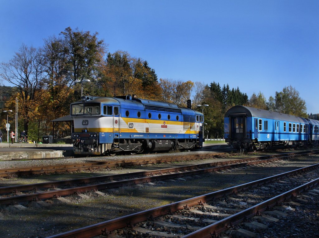 Die 754 027 am 10.10.2010 bei einer Rangierfahrt in Bhmisch Eisenstein. 
