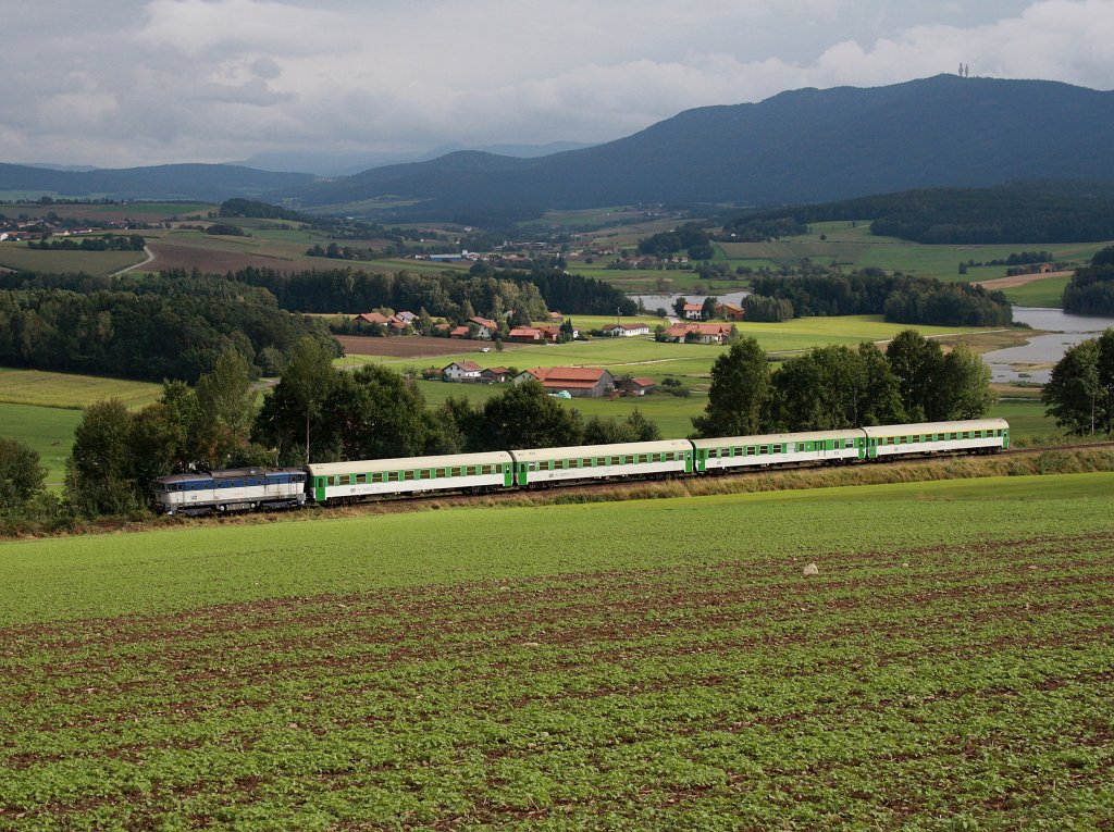 Die 754 060 mit dem R353 am 05.09.2009 unterwegs bei Klpflesberg.
