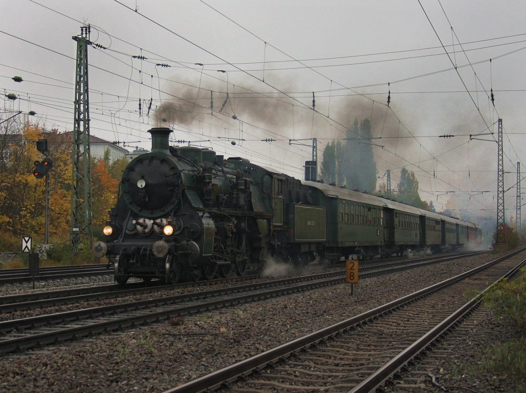 Die Bayerische S3/6 am 17.10.2010 mit einem Sonderzug bei der Durchfahrt am Heimeranplatz. (Mnchen)
