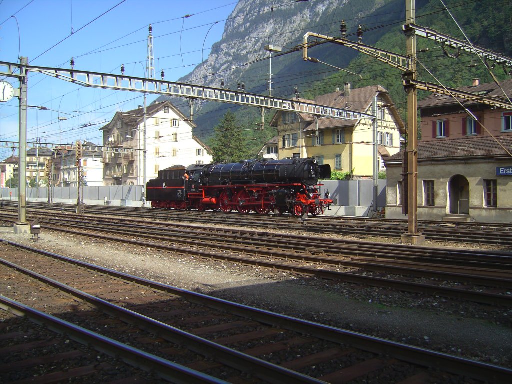 Die BR 01 202 beim Gotthard Jubilum am 08.09.2007 in Erstfeld. 
