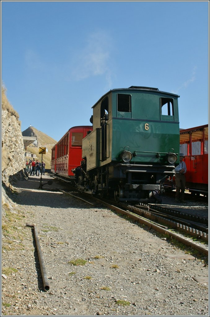 Die BRB Dampflok ist auf dem Brienzer Rothorn angekommen.
1. Okt. 2011