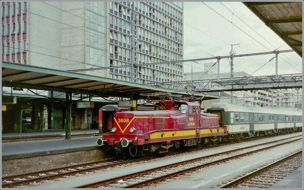 Die CFL 3608 in Luxembourg Stadt. 
13.05.1998/Gesanntes Negativ