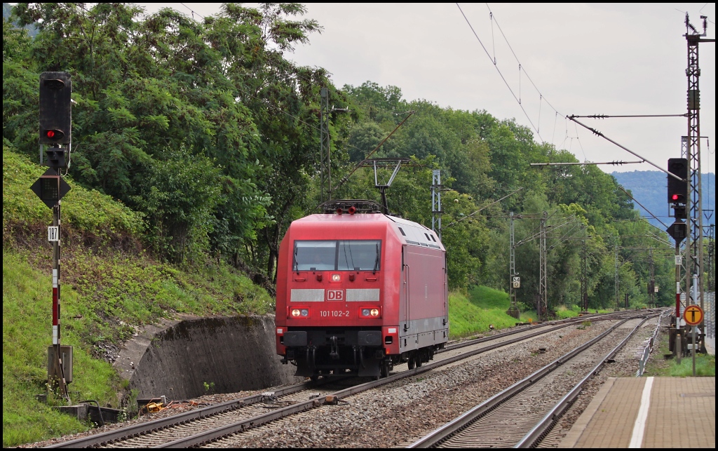 Die ehemalige Werbelok 101 102 durchfuhr am 15.08.11 Gingen (Fils) in Richtung Stuttgart