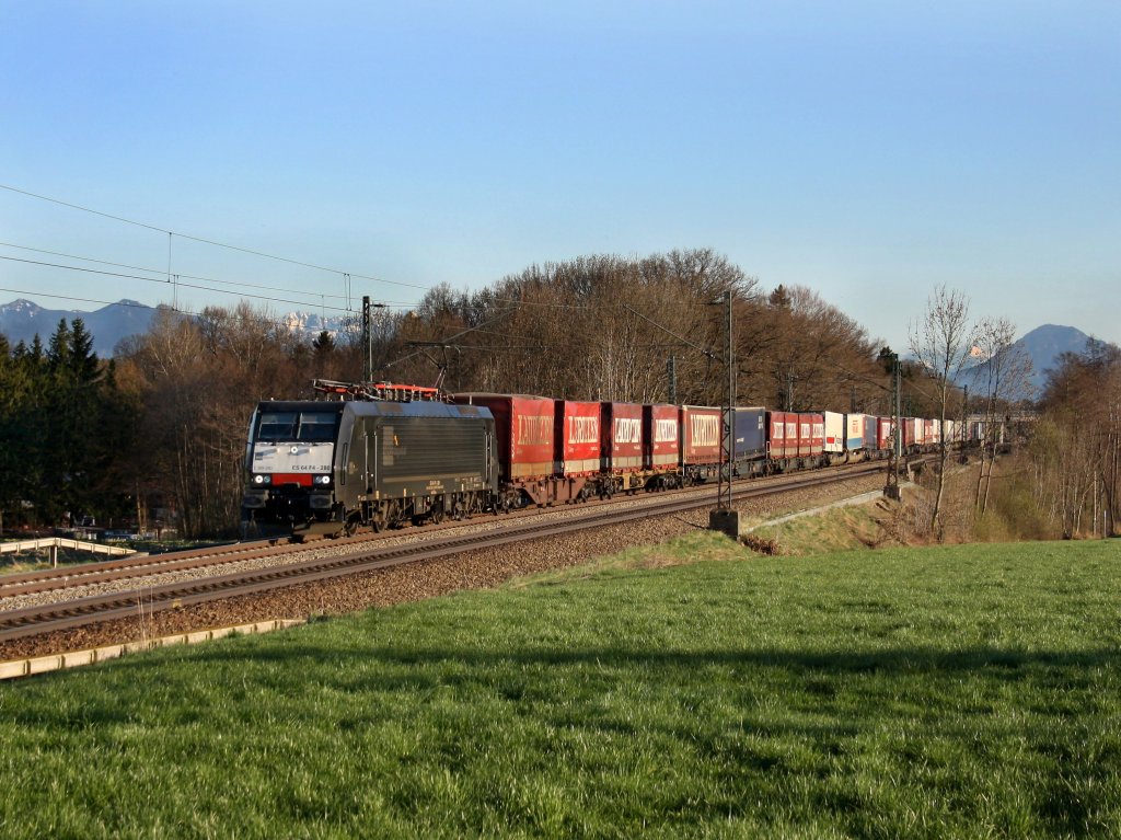 Die ES 64 F4-280 am 02.04.2011 mit einem KLV-Zug unterwegs bei Hilperting.
