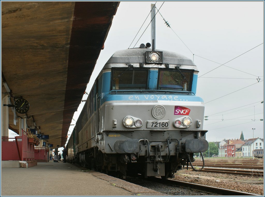 Die mchtige SNCF CC 72 160 mit dem D 1840 nach Paris Est wartet in Belfort auf die Abfahrtzeit um 13.12. 
22. Mai 2012